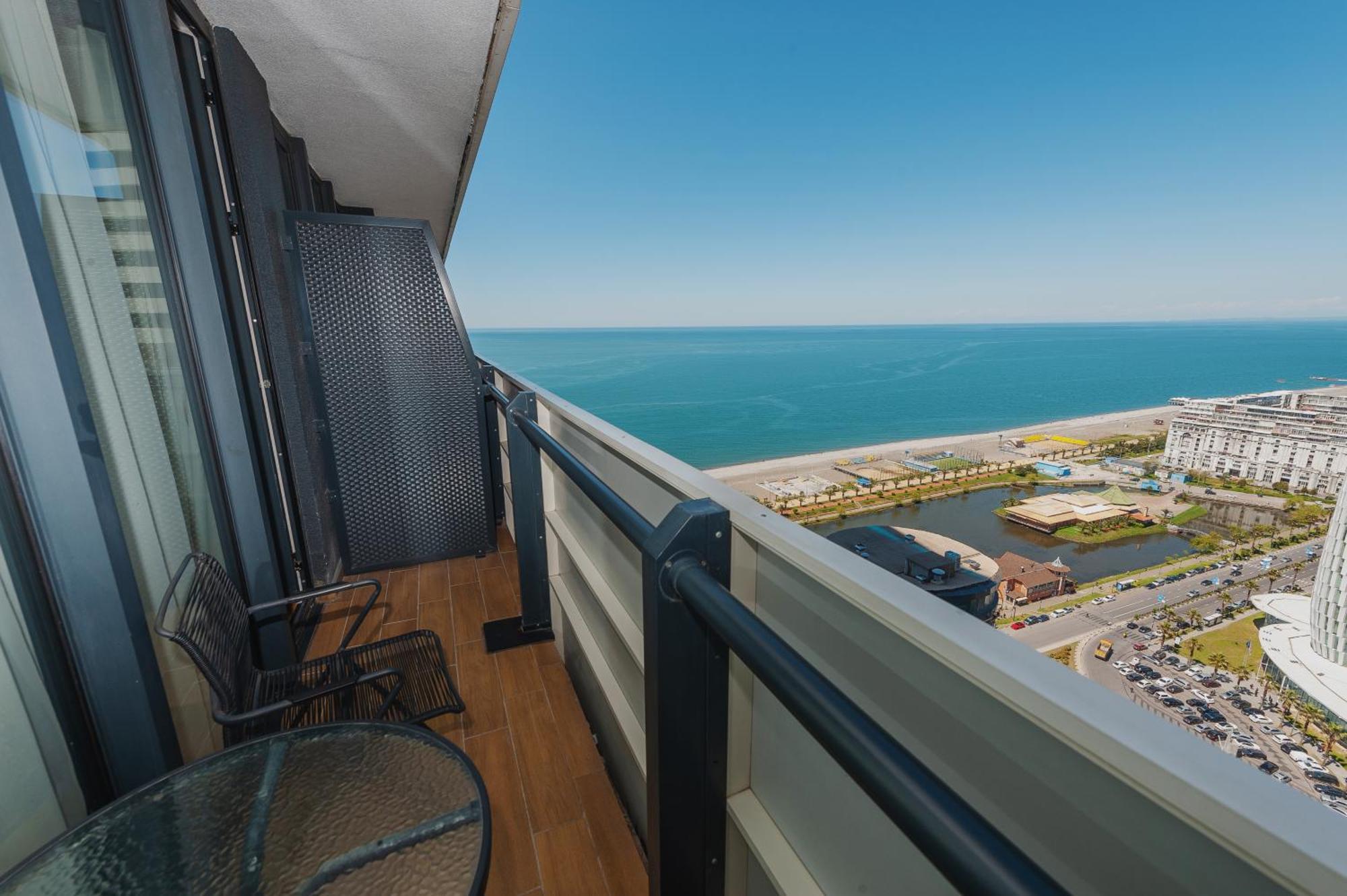Black Sea Luxury Towers Hotel Batoemi Buitenkant foto